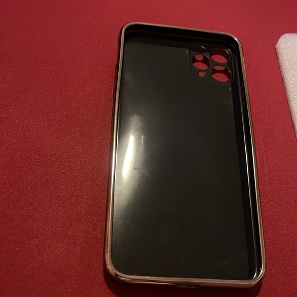 Iphone 11 pro max case - Picture 3 of 9